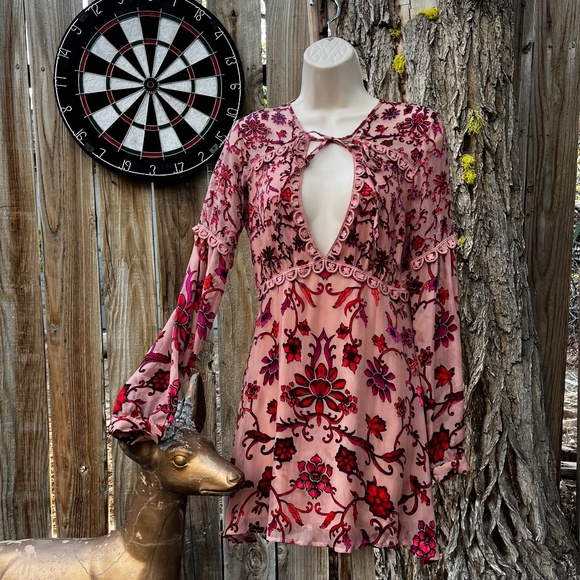 For Love And Lemons Dresses & Skirts - For Love & Lemons Long Sleeve Keyhole Floral Dress With Embroidered Trim